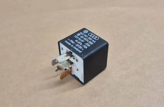 Audi A6 S6 C4 4A Other relay 443951253AA 899574000