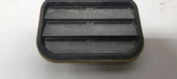 Volvo V70 Quarter panel pressure vent 31250723