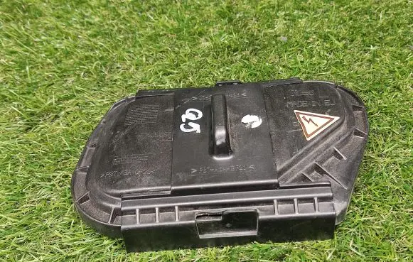 Headlight/headlamp dust cover