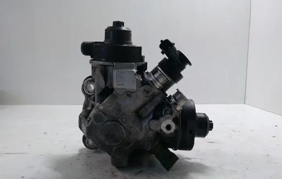 Volvo S60 Fuel injection high pressure pump 0445010681 31372081