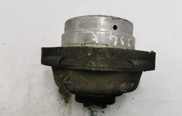 BMW X5 E53 Engine mount bracket 6758444