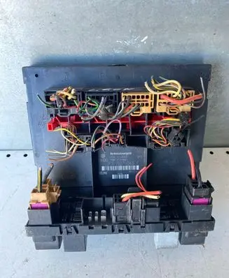 Volkswagen Touran I Comfort/convenience module 3C8937049E 28143246 H54S2602