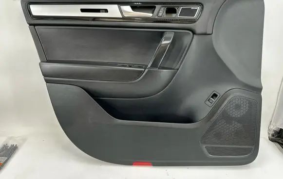 Volkswagen Touareg II Front door card panel trim 7P0863979