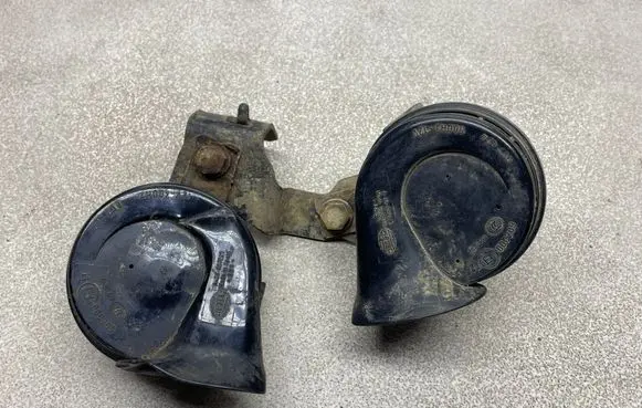 Opel Zafira B Horn signal 28657625