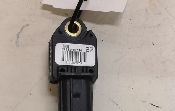 Toyota Auris 150 Airbag deployment crash/impact sensor 8983102060