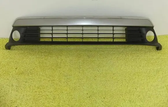 Toyota Prius c Front bumper lower grill 53102-47090