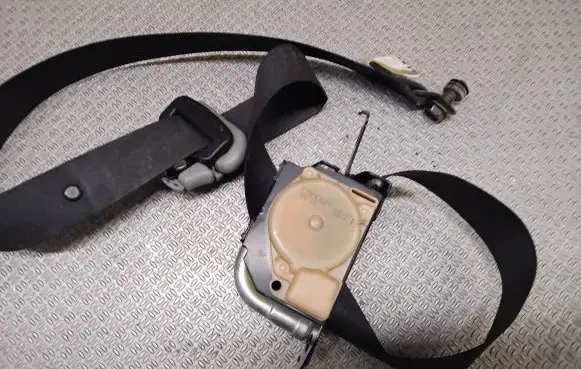 Mitsubishi Outlander Front seatbelt C9006N