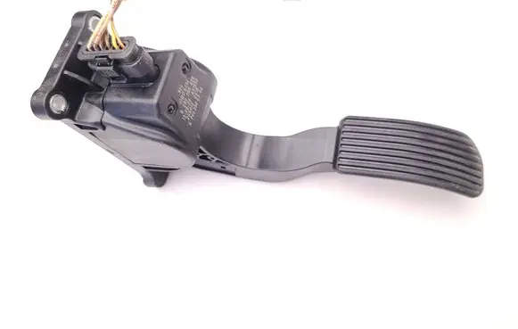 Mercedes-Benz Sprinter W906 Accelerator throttle pedal A9063000304 0280755025