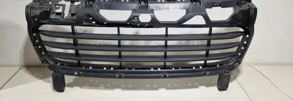 Porsche Cayenne (92A) Front bumper upper radiator grill 7P5807683