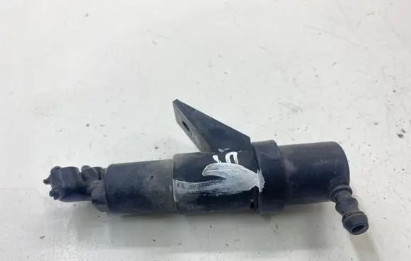 Volkswagen PASSAT B5 Headlight washer pump 3B0955976