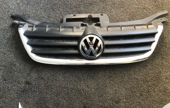 Volkswagen Touran I Front bumper upper radiator grill 1T0853651