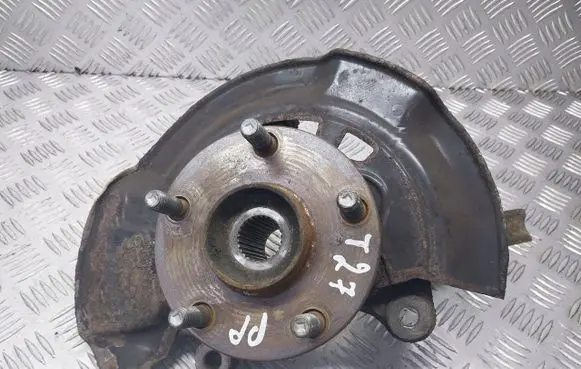 Toyota Avensis T270 Stub axle 