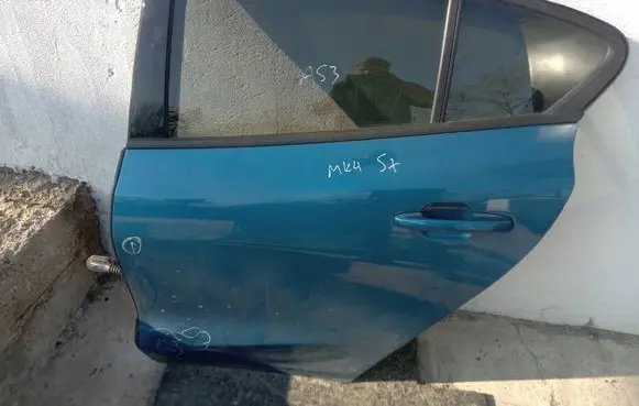 Ford Focus Rear door