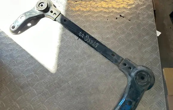 Nissan Qashqai Bottom radiator support slam panel 
