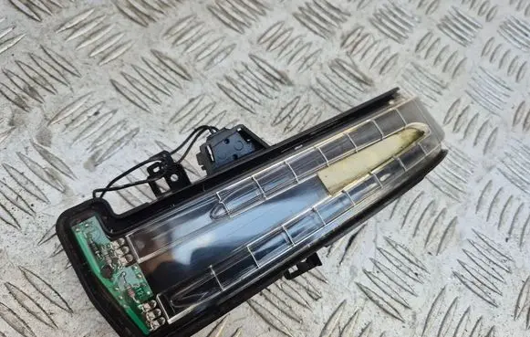 Mercedes-Benz C W204 Mirror indicator light 7221LH