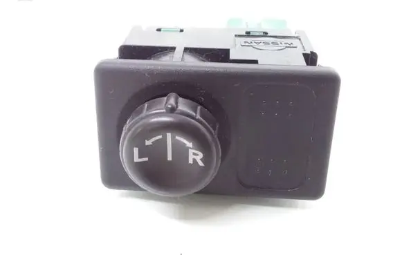 Nissan Primera Wing mirror switch
