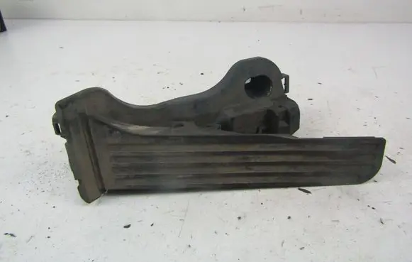 Volkswagen PASSAT B6 Accelerator pedal position sensor 1K1721503L