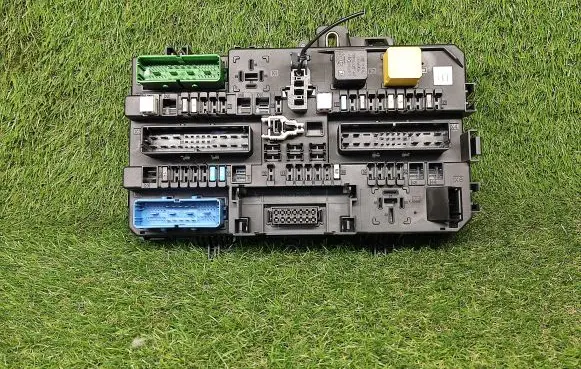 Opel Astra H Power management control unit 13222173 13222173HT
