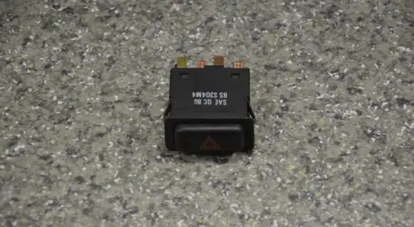 BMW 3 E30 Hazard light switch SAECC80 BSS304M4