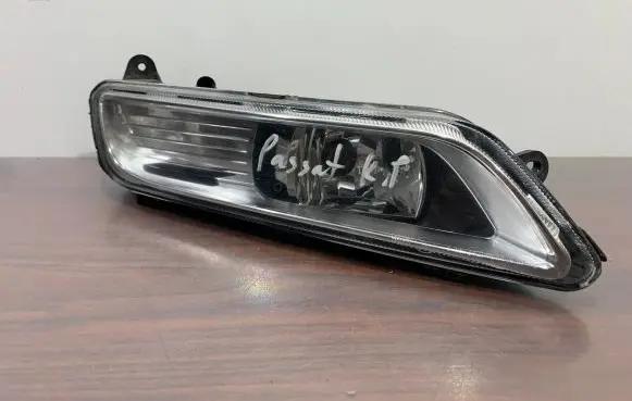 Volkswagen PASSAT B7 Front fog light 3AA941661