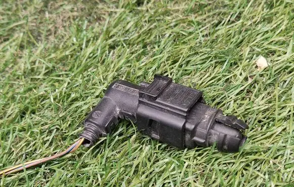 Volkswagen Touran II Outside/external air temperature sensor 8Z0820335