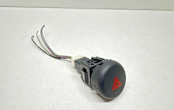 Nissan Juke I F15 Hazard light switch S31471