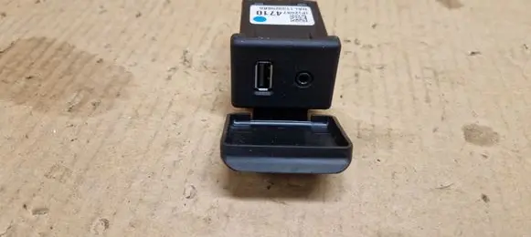 Opel Mokka AUX in-socket connector 20874710 NAL1133258B8
