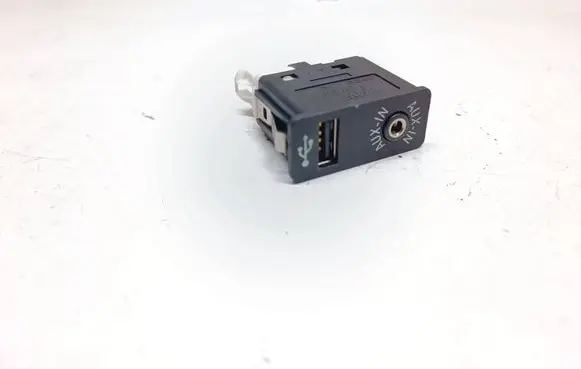 BMW X5 E70 AUX in-socket connector 9237653 84109237653