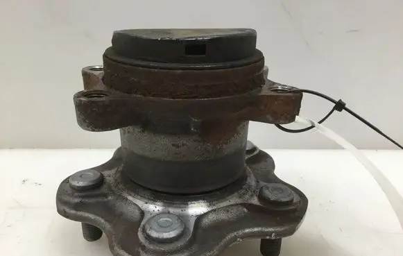 Nissan Juke I F15 Rear wheel ball bearing 