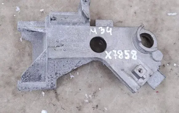 Mercedes-Benz C W205 Air filter cleaner box bracket assembly A6510941627