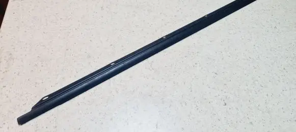 Volkswagen Golf Plus Front door glass trim molding 5M0837477B 5M0837477