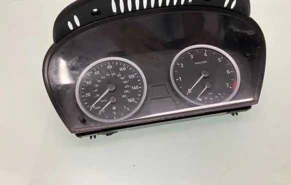 BMW 5 E60 E61 Speedometer (instrument cluster) 62116945626 110080213 213221000300