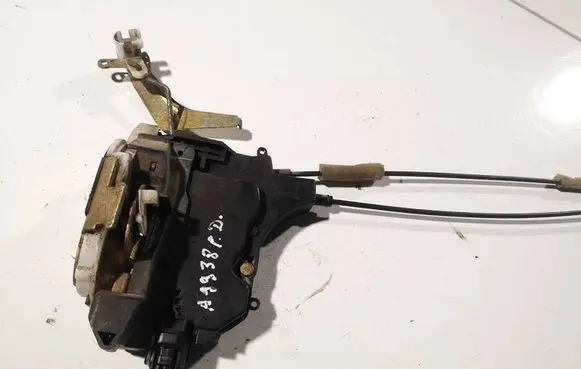 Mitsubishi Grandis Front door lock