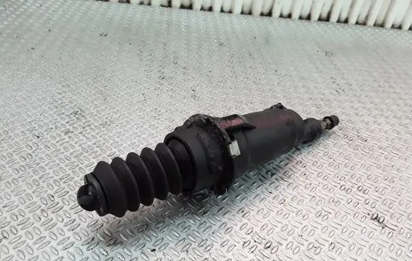Peugeot 607 Clutch slave cylinder 