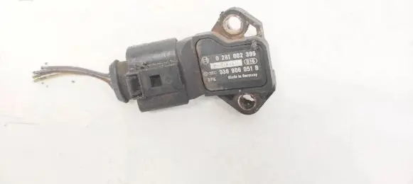 Volkswagen Golf V Air pressure sensor 0281002399 038906051B