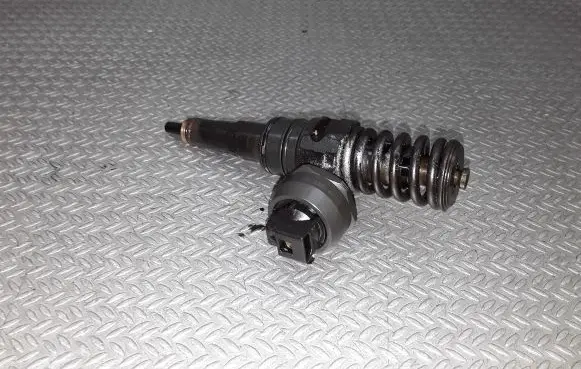 Seat Ibiza III (6L) Fuel injector 045130073T