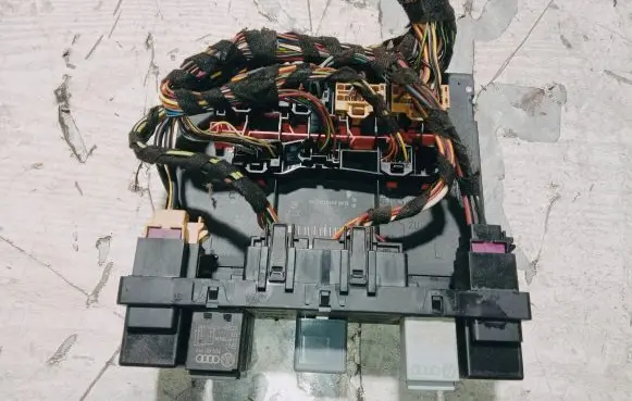 Seat Leon (1P) Fuse module 3C0937049AJ
