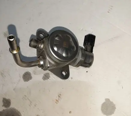 Volvo XC60 Fuel injection high pressure pump 31401823 E132360020AAC