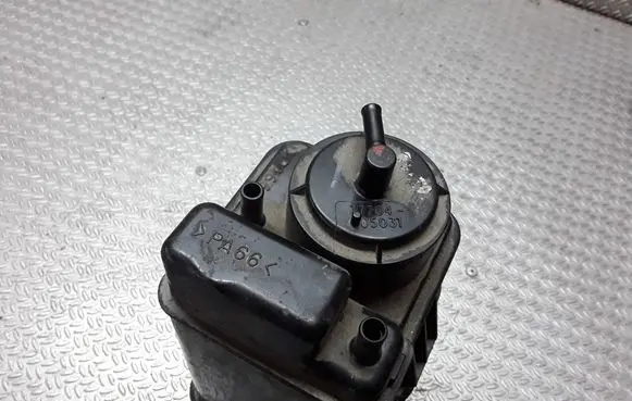 Toyota Avensis T250 Active carbon filter fuel vapour canister 7770405031