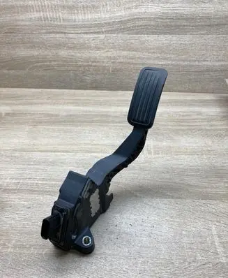 Toyota Yaris Accelerator throttle pedal 781100D010