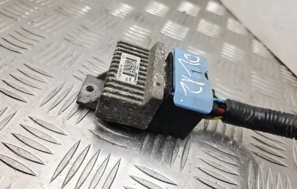 Nissan Navara D23 Glow plug pre-heat relay 110678071R