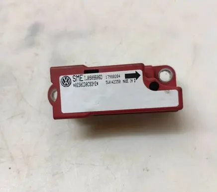 Volkswagen Golf IV Airbag deployment crash/impact sensor 1J0909606D 17980204 5WK42350