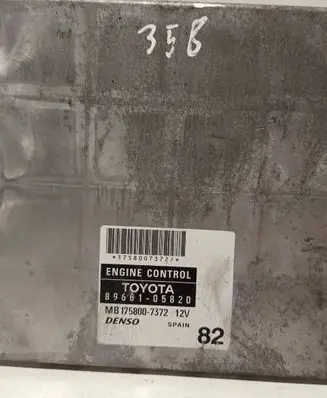 Toyota Avensis T250 Engine control unit/module 8966105820