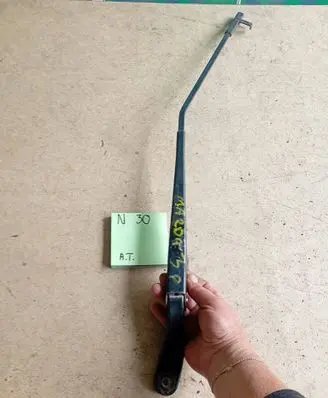 Mazda 3 I Front wiper blade arm 26524564