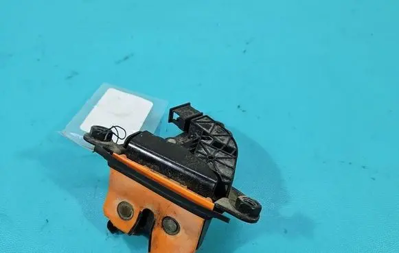 Skoda Fabia Mk1 (6Y) Tailgate/trunk/boot lock/catch/latch 6Y9827501G IMPRK1522153