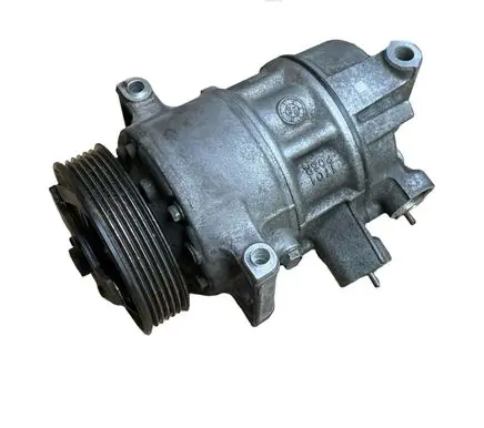 Nissan Juke I F15 Air conditioning (A/C) compressor (pump) 92600AZ74A