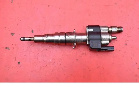 BMW 7 F01 F02 F03 F04 Fuel injector 7585261