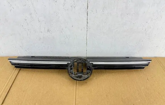 Volkswagen Golf VIII Front bumper upper radiator grill 5H0853653