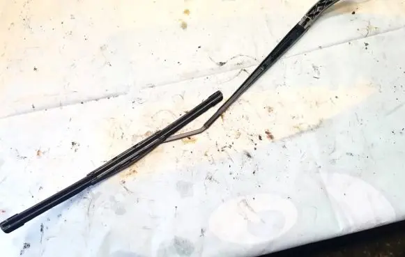 Opel Insignia A Front wiper blade arm 13227400