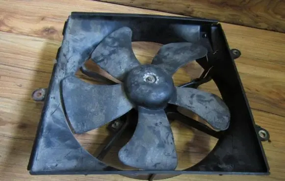 Toyota Avensis T220 Radiator cooling fan shroud nenustatytos